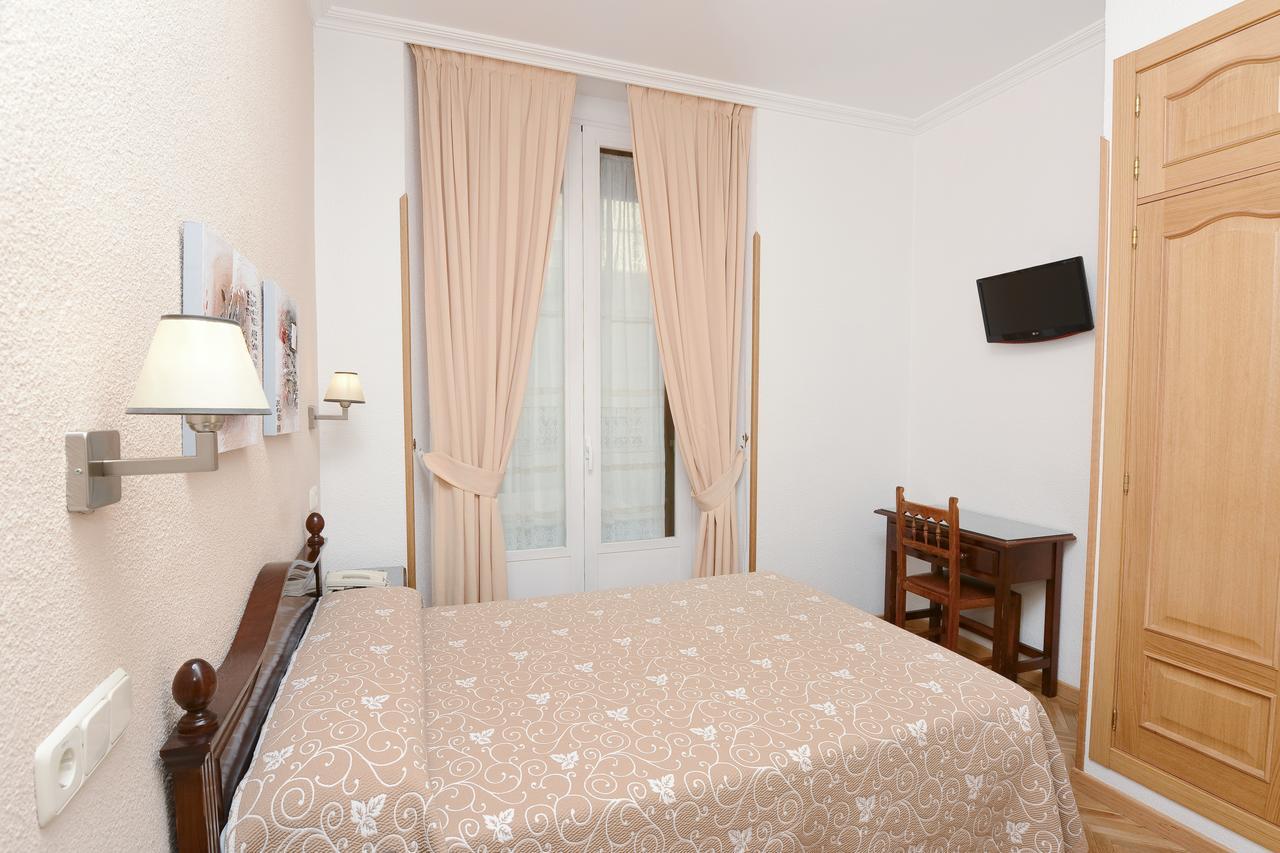 Hostal Biarritz Madrid Exteriér fotografie